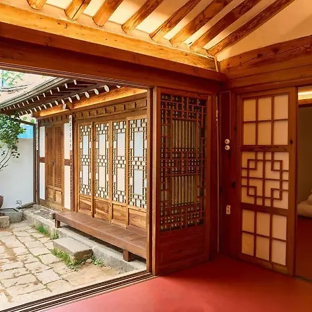Hanok Angnid Gongian Seoul Exterior photo