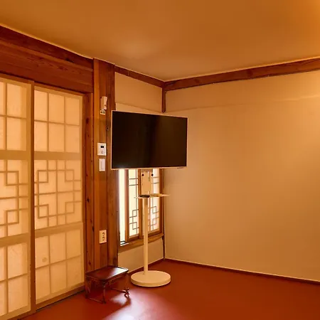 Hanok Angnid Gongian Seoul Exterior photo